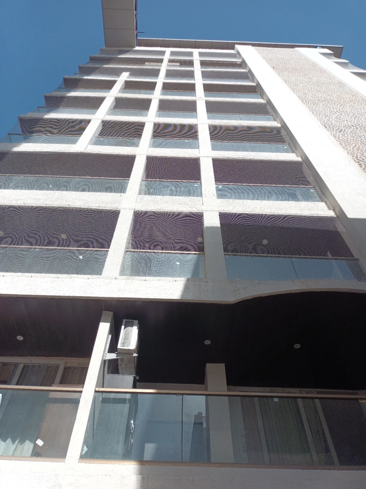 Pigeon net installation for balcony bird protection